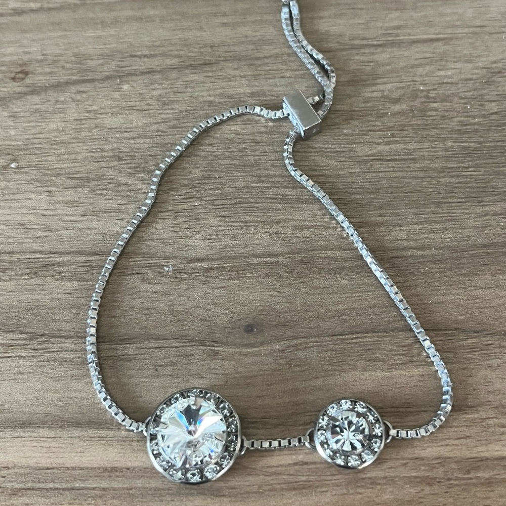 Sorrelli Dua Slider bracelet with adjustable slider chain allows for custom fit